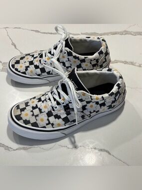 Vans Women's Dohney Daisy Flower Checkerboard Skater Sneakers Black Size 7 Shoes